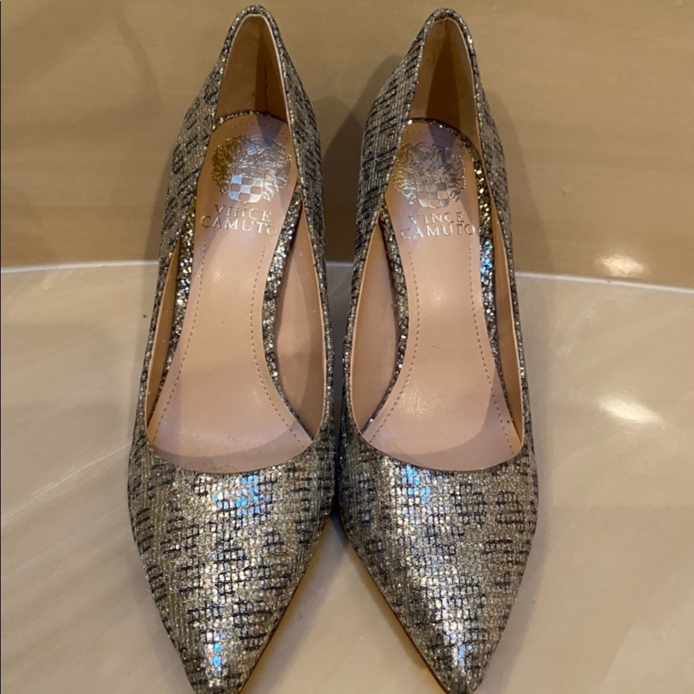 Vince Camuto “Kain” dress pump in leopard shimmer size 6/36